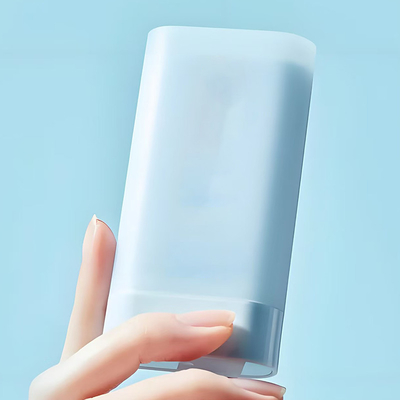 প্লাস্টিকের ডিওডোরেন্ট স্টিক টিউব, যা ঘোরানোর মাধ্যমে ব্যবহার করা যায়